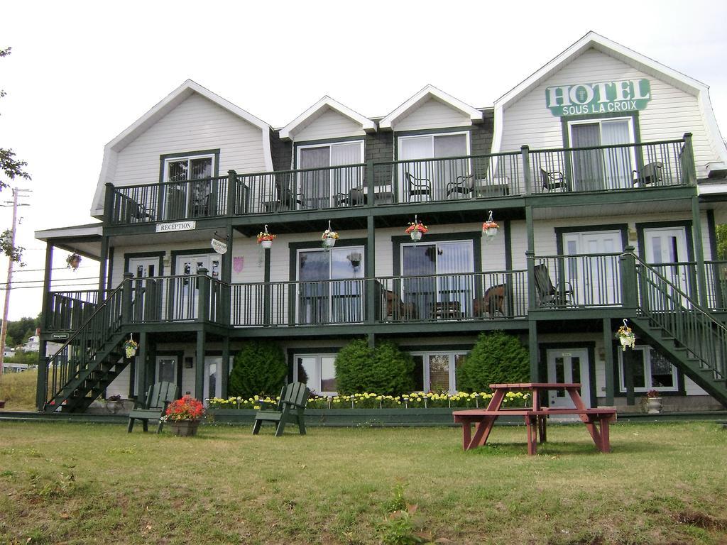 Hotel Sous La Croix 152725 Тадуссак Экстерьер фото